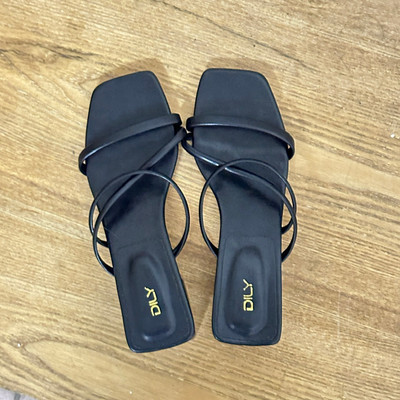 Màu sắc : Đen / Size : 38