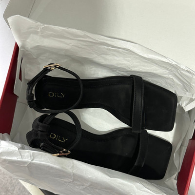 Màu sắc : Đen / Size : 38